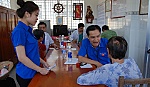 Khám bệnh, phát thuốc và tặng quà cho hơn 300 bệnh nhân nghèo