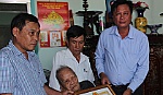 Phường 5, TP. Mỹ Tho: Lễ trao tặng Huy hiệu 70 năm tuổi Đảng