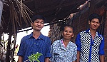 Gia đình nghèo, 2 con mắc bệnh nặng