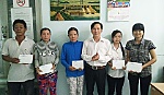 Trao 36 triệu đồng cho sinh viên đặc biệt khó khăn