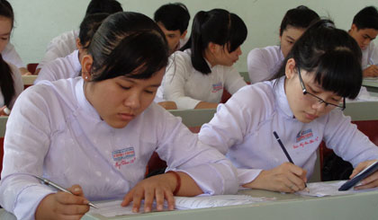 Lựa chọn ít môn thi sẽ giúp việc ôn tập của các em dễ dàng hơn.