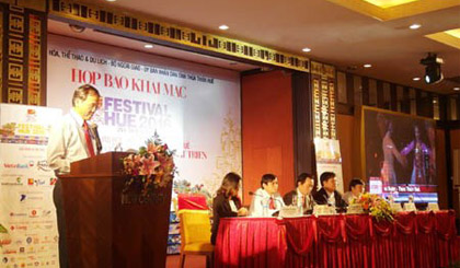 Ban tổ chức thông tin về Festival Huế năm 2016.