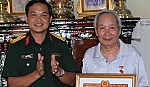 Đảng ủy xã Tân Mỹ Chánh: Tổ chức Lễ trao tặng 2 Huy hiệu Đảng