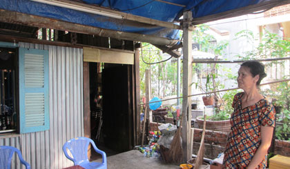Căn nhà bà Kết ở từ năm 1995, nay sắp phải dọn đi để trả lại đất cho ông Đằng.
