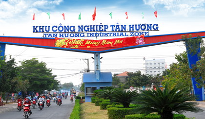 Khu công nghiệp Tân Huơng góp phần tạo động lực phát triển thương mại - dịch vụ trên địa bàn.