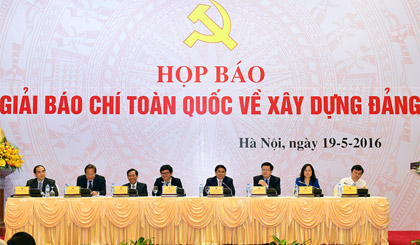 Họp báo công bố Giải báo chí toàn quốc về xây dựng Đảng. Ảnh: VGP/Nhật Bắc