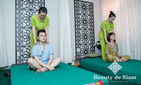 Nam ca sĩ hài lòng với sự điêu luyện của đội ngũ kỹ thuật viên tại Beauty de Siam