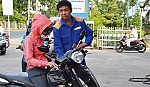 Giá xăng giảm 340 đồng/lít