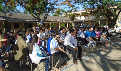 Quang cảnh buổi mít tinh.