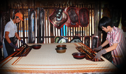 In bông cho chiếu, 1 công đoạn quan trọng của nghề dệt chiếu.