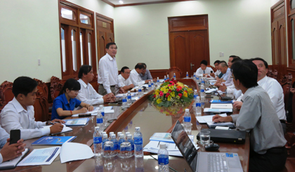 Ông Lê Văn Hưởng, Phó Bí thư Tỉnh ủy, Chủ tịch UBND tỉnh phát biểu tại buổi gặp gỡ