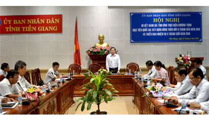Ông Lê Văn Hưởng, Chủ tịch UBND tỉnh phát biểu tại hội nghị.
