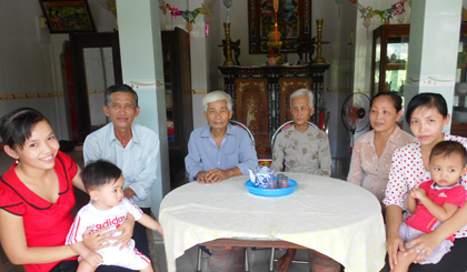 4 thế hệ trong gia đình ông Huỳnh Văn Hai và bà Phạm Huệ Thu (ấp 2, xã Long Trung, huyện Cai Lậy).