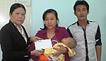 Bé Gia Huy được hỗ trợ 2 triệu đồng