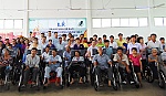 Trao tặng xe lăn hỗ trợ gia đình công nhân