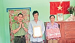 Phòng Công tác Chính trị - Công an tỉnh tặng nhà đồng đội