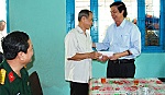 Lãnh đạo tỉnh thăm, tặng quà gia đình chính sách nhân 27-7