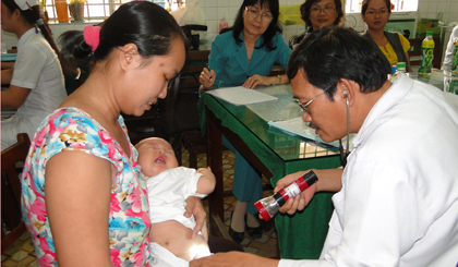Trẻ em cần được tiêm ngừa đúng lịch khuyến cáo và tiêm đầy đủ liều để ngừa bệnh bạnh hầu. 
