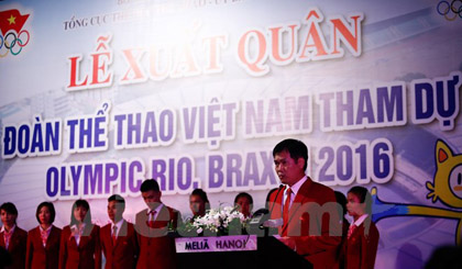 Trưởng đoàn Trần Đức Phấn tuyên bố quyết tâm trong lễ xuất quân của thể thao Việt Nam. (Ảnh: Minh Chiến/Vietnam+)