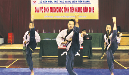 Biểu diễn quyền trong ngày thi đấu đầu tiên.