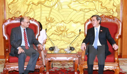 Trưởng ban Kinh tế Trung ương Nguyễn Văn Bình tiếp Thứ trưởng Bộ Tài chính Hoa Kỳ Nathan Sheets. Ảnh: Doãn Tấn/TTXVN