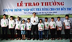 Trao thưởng cho 32 học sinh, sinh viên