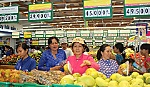 Rộn ràng mua sắm tại siêu thị Co.opmart Gò Công