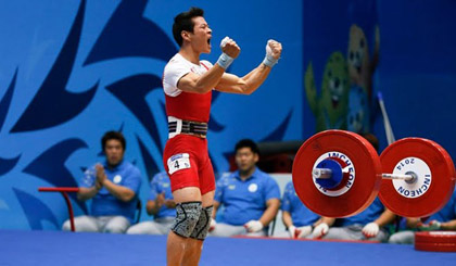 Lực sỹ cử tạ Thạch Kim Tuấn thi đấu không thành công ở Olympic 2016. (Nguồn: Reuters)
