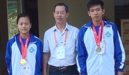 2 VĐV đoạt HC chạy 100m