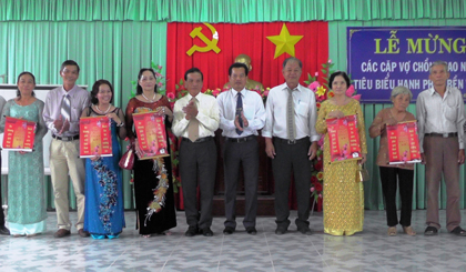 Lễ mừng các cặp vợ chồng cao niên  hạnh phúc tiêu biểu  năm 2016 ở huyện Cai Lậy.