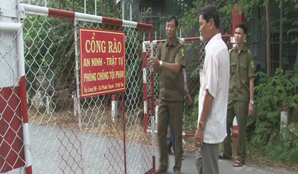 Cổng rào trên địa bàn ấp Long Mỹ.