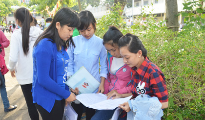 Thí sinh dự thi kỳ thi THPT Quốc gia để xét tuyển cao đẳng, đại học. 
