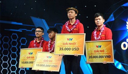 Vòng nguyệt quế vinh quang của Đường lên đỉnh Olympia 2016 đã được trao cho Thanh Chương, học sinh trường THPT Quốc học Huế.