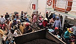 Đi đò, phà không mặc áo phao  bị phạt tiền từ 100.000 - 200.000 đồng