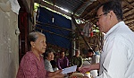 Tặng 110 phần quà cho người cao tuổi nghèo, cô đơn