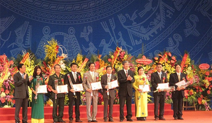 Lễ công bố Quyết định và trao Giấy chứng nhận đạt tiêu chuẩn chức danh GS, PGS năm 2015