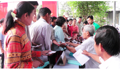 Cử tri xã Phú An tham gia bầu cử.
