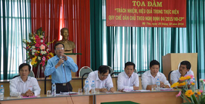 Ông Đặng Quốc Dũng, Phó Trưởng Ban Tuyên giáo Đảng ủy khối các cơ quan tỉnh phát biểu tại buổi tọa đàm. Ảnh: NHƯ LAM