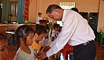 Tặng 105 thẻ BHYT cho học sinh