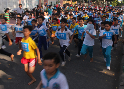 Xuất phát 2km nhi đồng nam