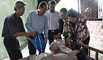 Thăm, tặng quà cho 110 người khuyết tật