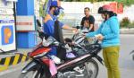 Mỗi lít xăng giảm hơn 1.000 đồng