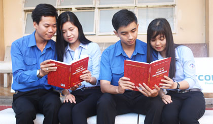 Sách Lịch sử Đảng bộ là tài liệu để tuổi trẻ tìm hiểu truyền thống cách mạng Lịch sử địa phương.