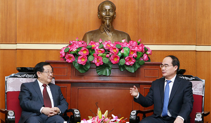 Chủ tịch Ủy ban Trung ương MTTQ Việt Nam Nguyễn Thiện Nhân tiếp Phó Chủ tịch Chính hiệp toàn quốc Trung Quốc Vạn Cương. Ảnh: VGP