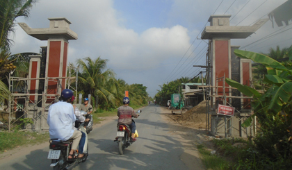 Cầu Bến Tranh và cổng chào xã NTM.