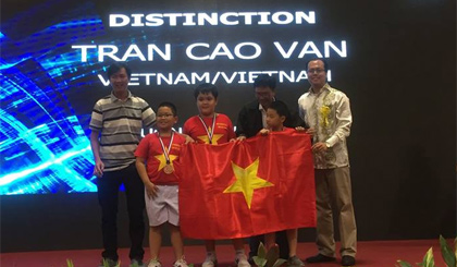 Đội tuyển Robothon đến từ Trường Trần Cao Vân (Đà Nẵng).