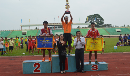  trao giải cho các đội.