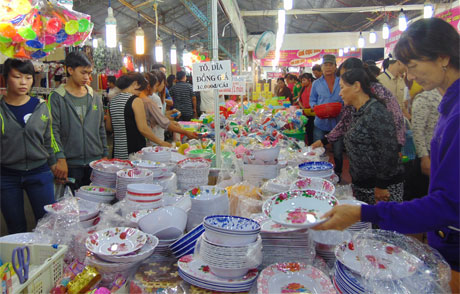 Gian hàng trái cây Tiền Giang. Ảnh: Ngọc Lan