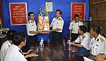 Viếng nghĩa trang Hàng Dương và chúc Tết huyện Côn Đảo