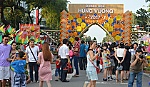 Nhộn nhịp với Đường hoa Hùng Vương